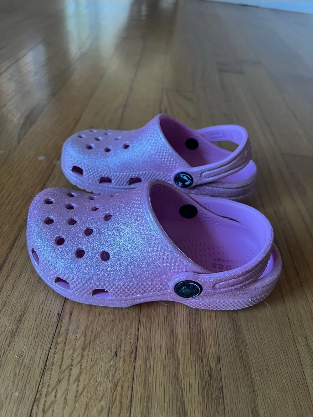 CROCS Kids Classic Glitter Clogs in pink glitter